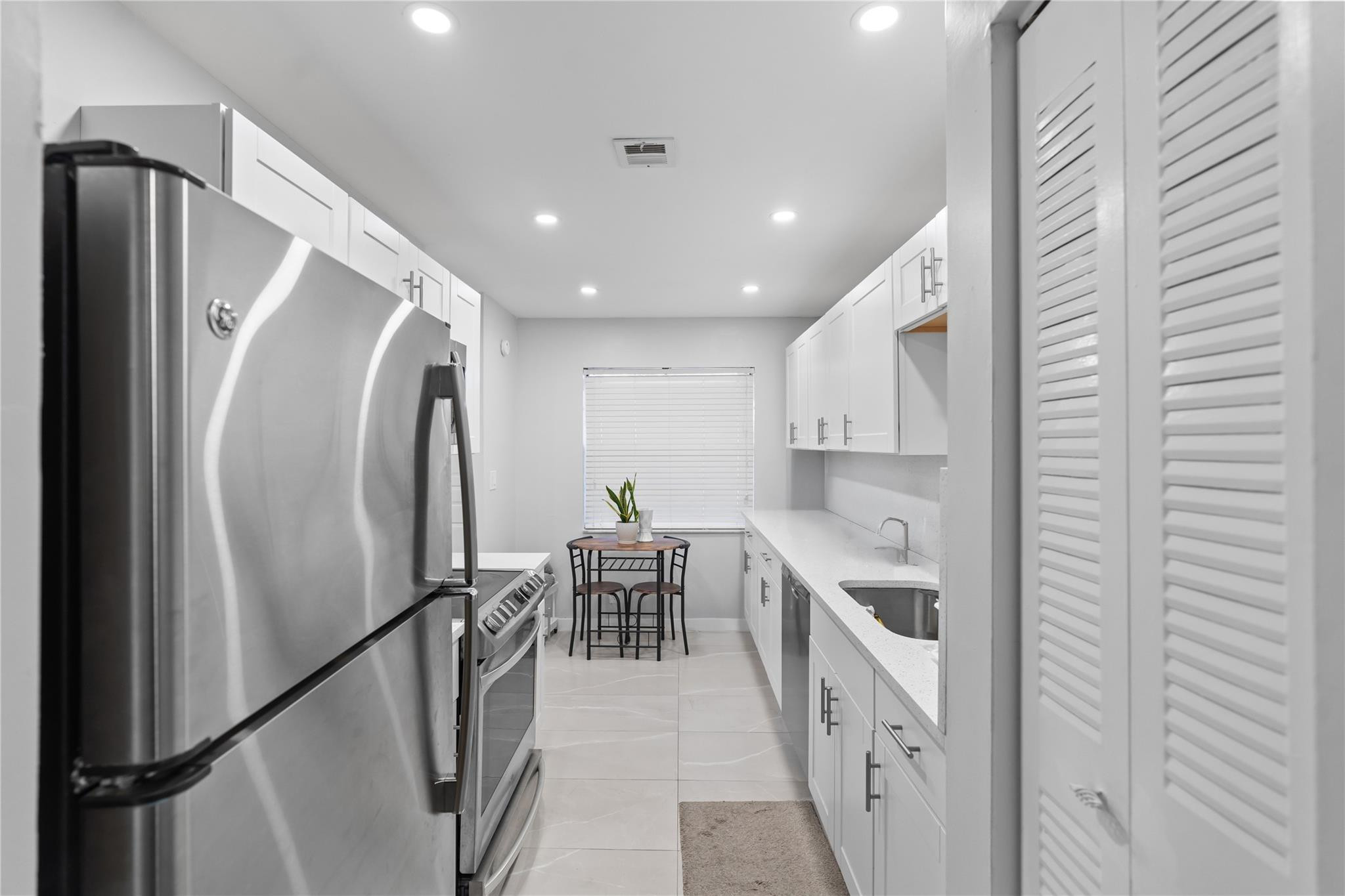 UNIVERSITY CLUB CONDO - Residential