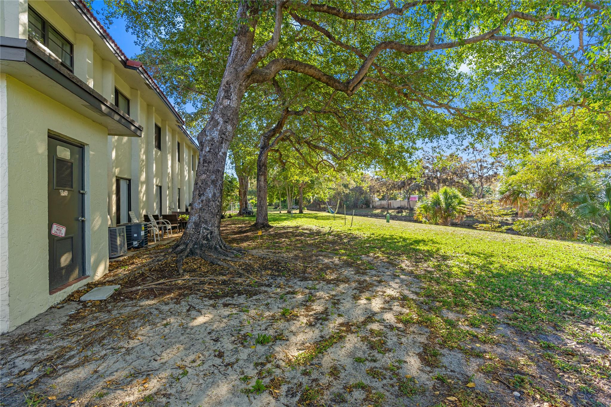 UNIVERSITY CLUB CONDO - Residential