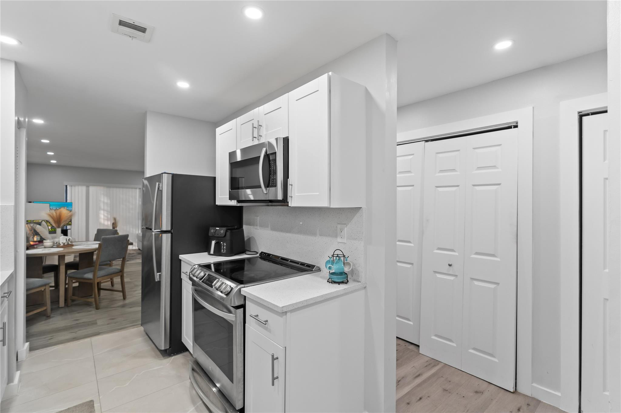 UNIVERSITY CLUB CONDO - Residential