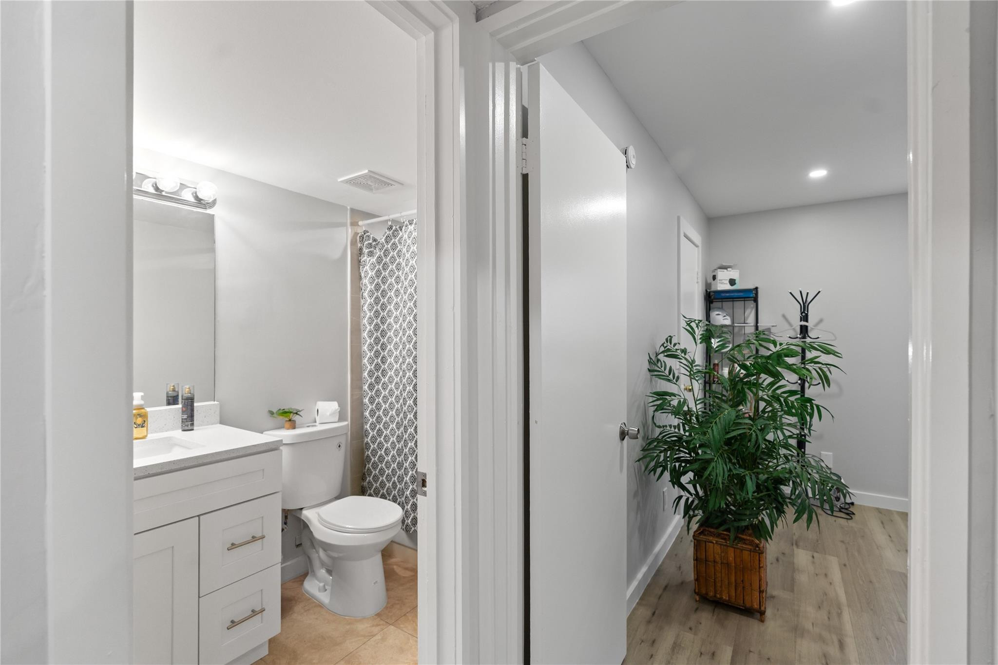 UNIVERSITY CLUB CONDO - Residential