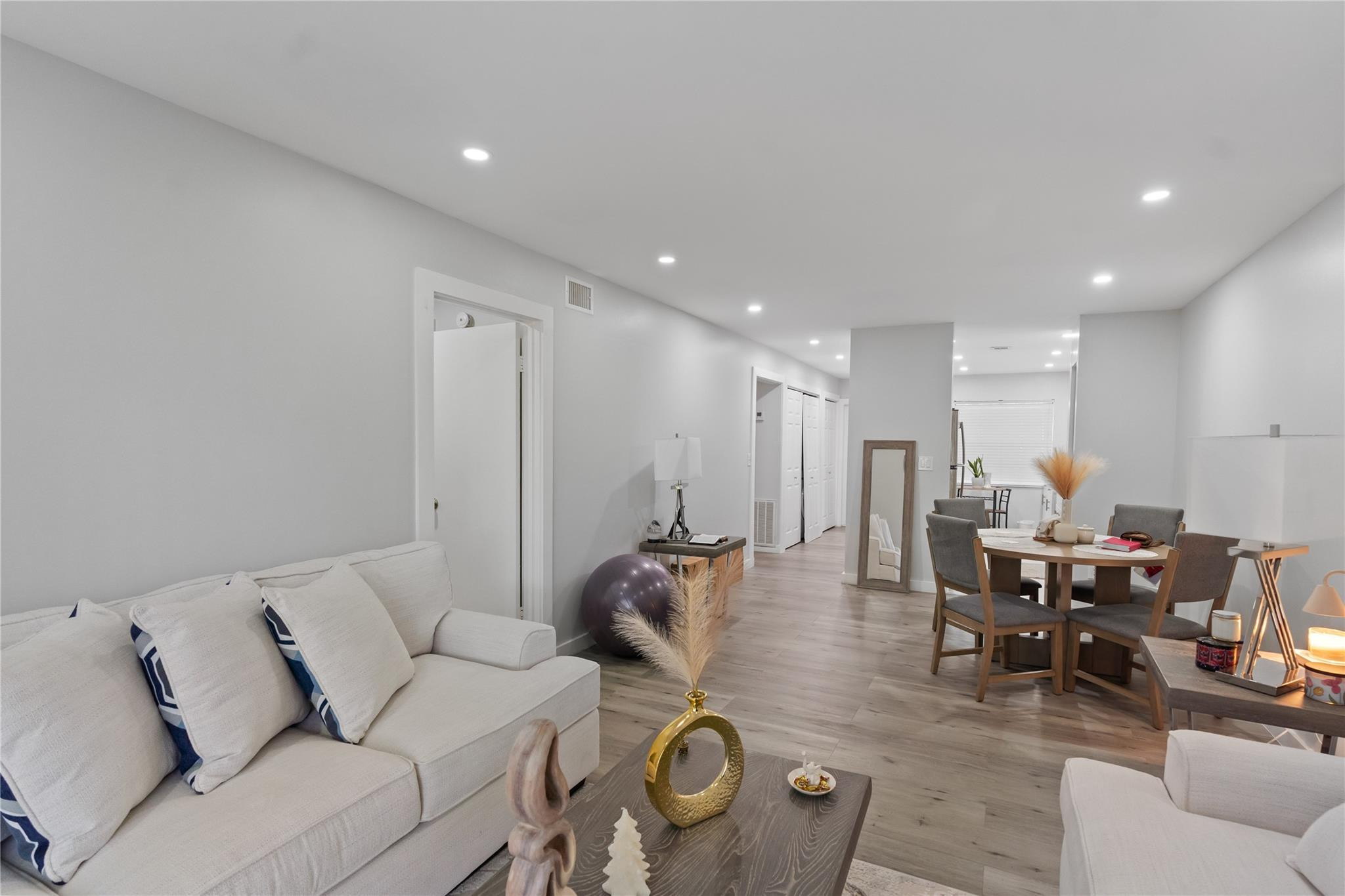 UNIVERSITY CLUB CONDO - Residential