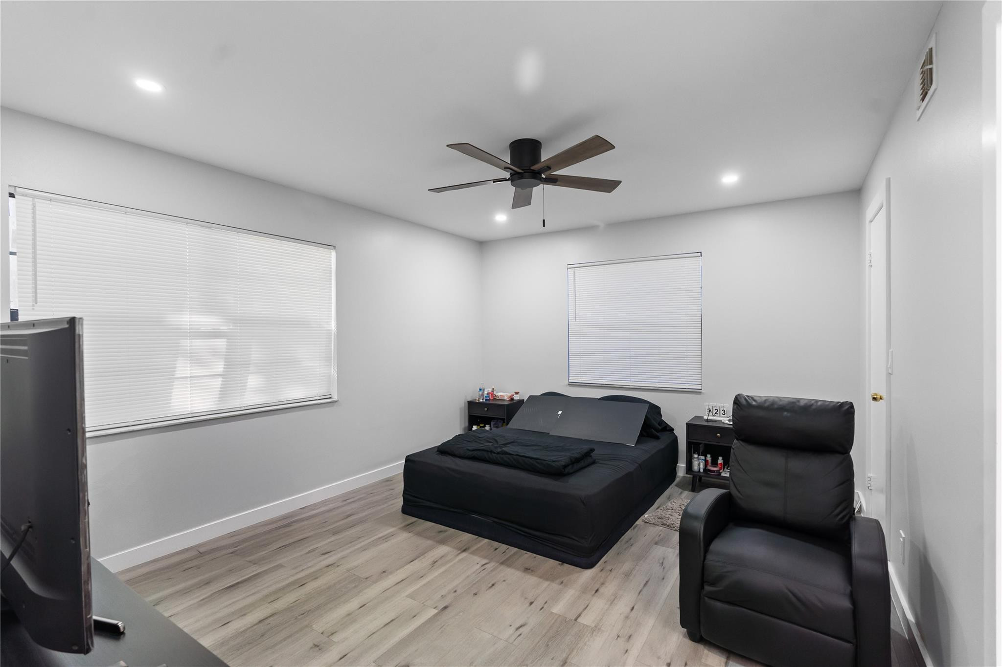 UNIVERSITY CLUB CONDO - Residential