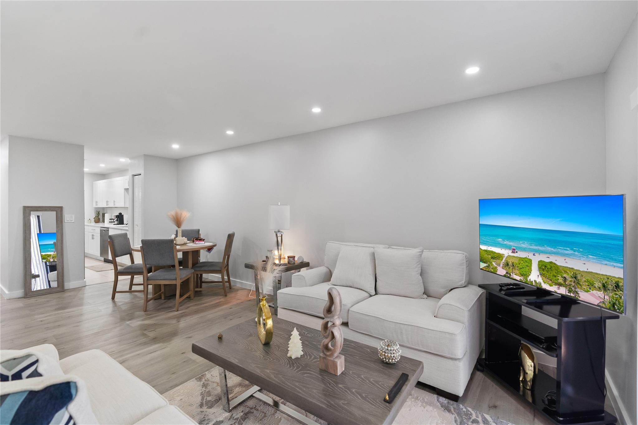 UNIVERSITY CLUB CONDO - Residential