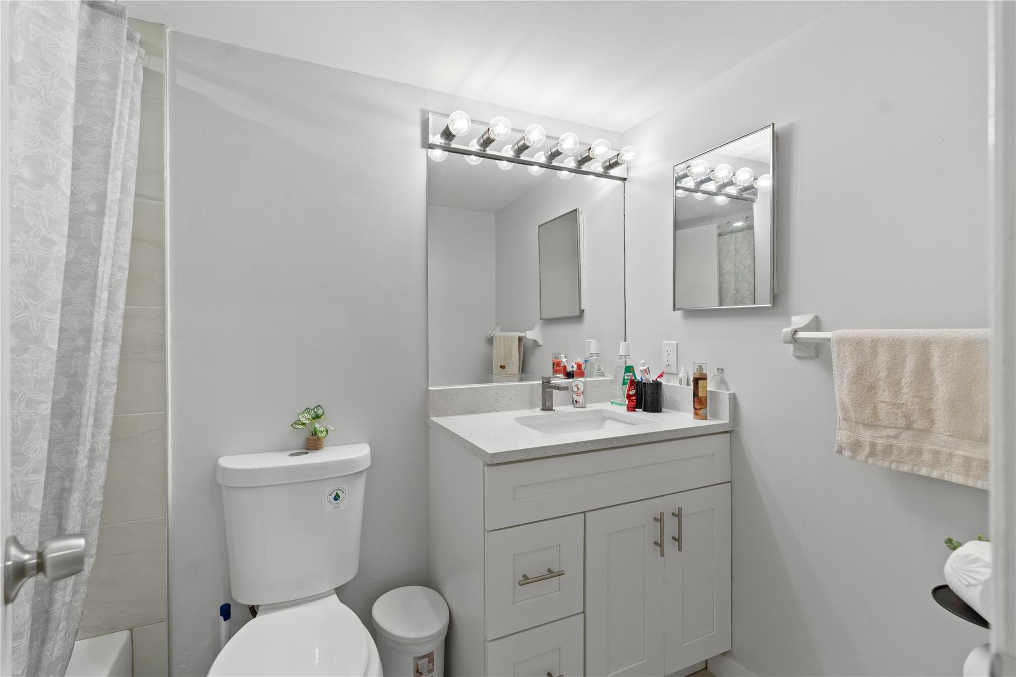 UNIVERSITY CLUB CONDO - Residential