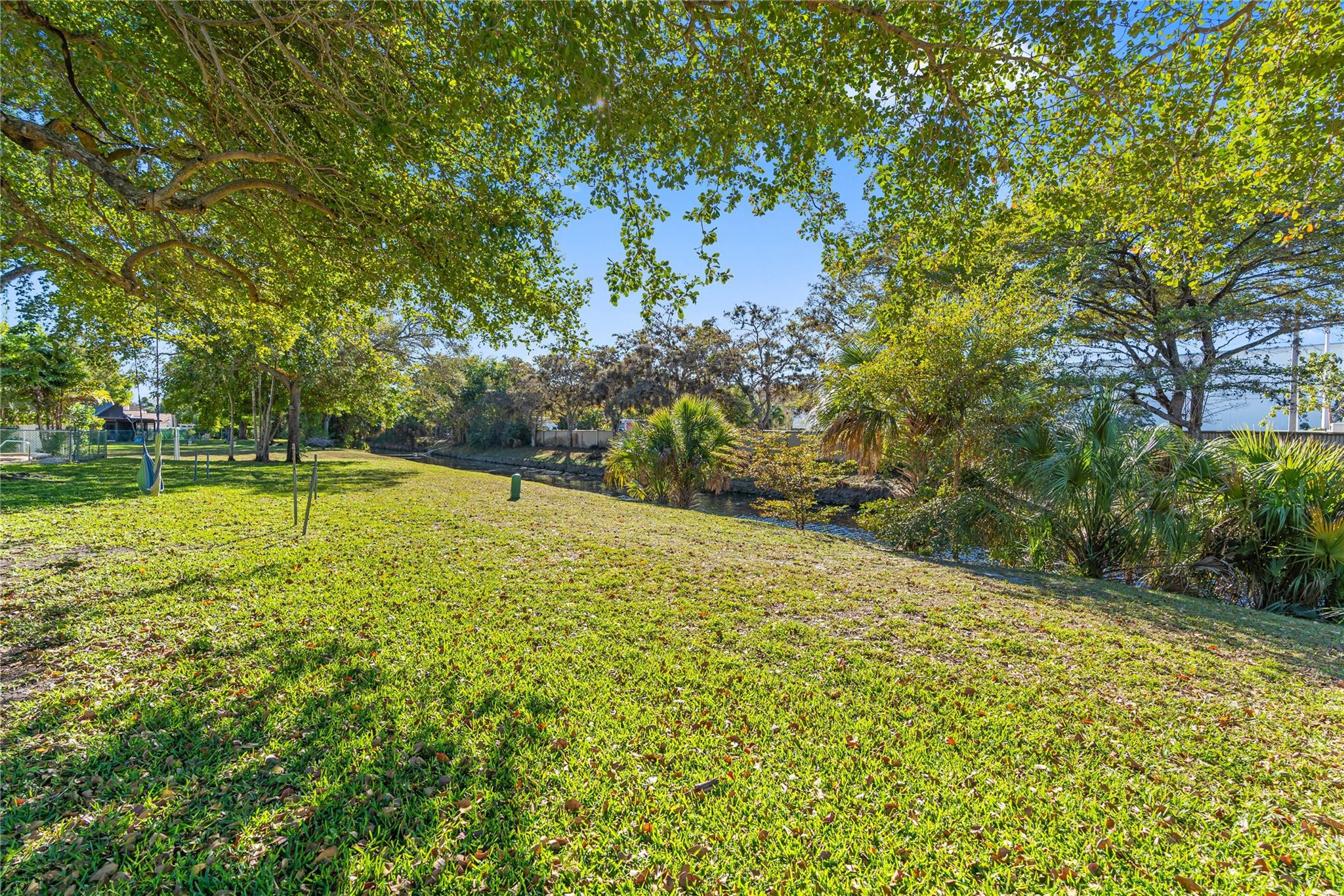 UNIVERSITY CLUB CONDO - Residential