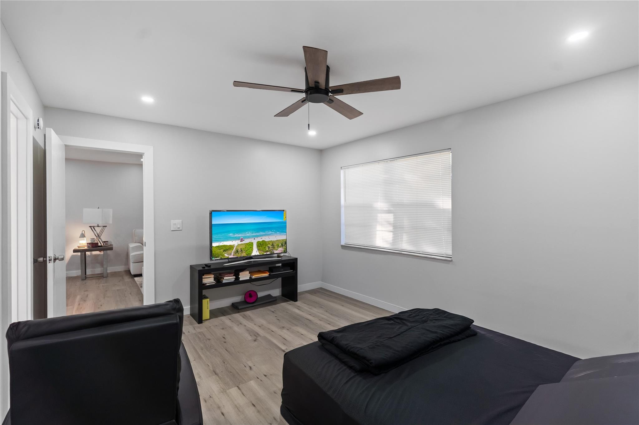 UNIVERSITY CLUB CONDO - Residential