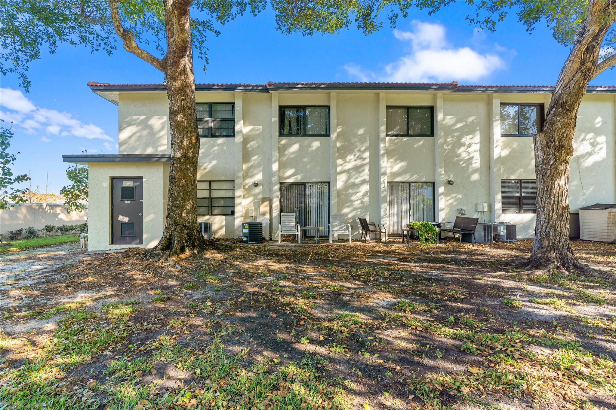 UNIVERSITY CLUB CONDO - Residential