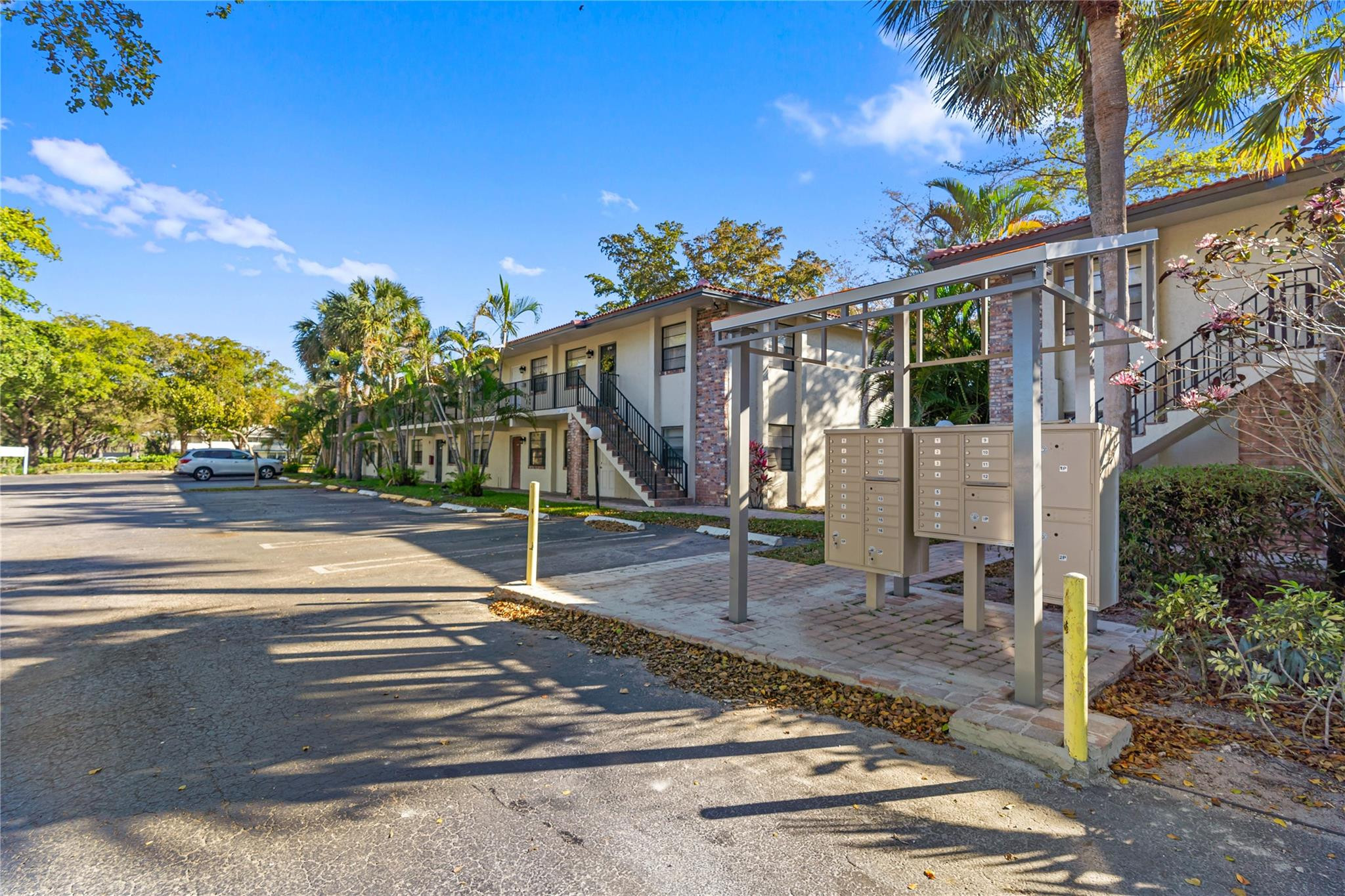 UNIVERSITY CLUB CONDO - Residential