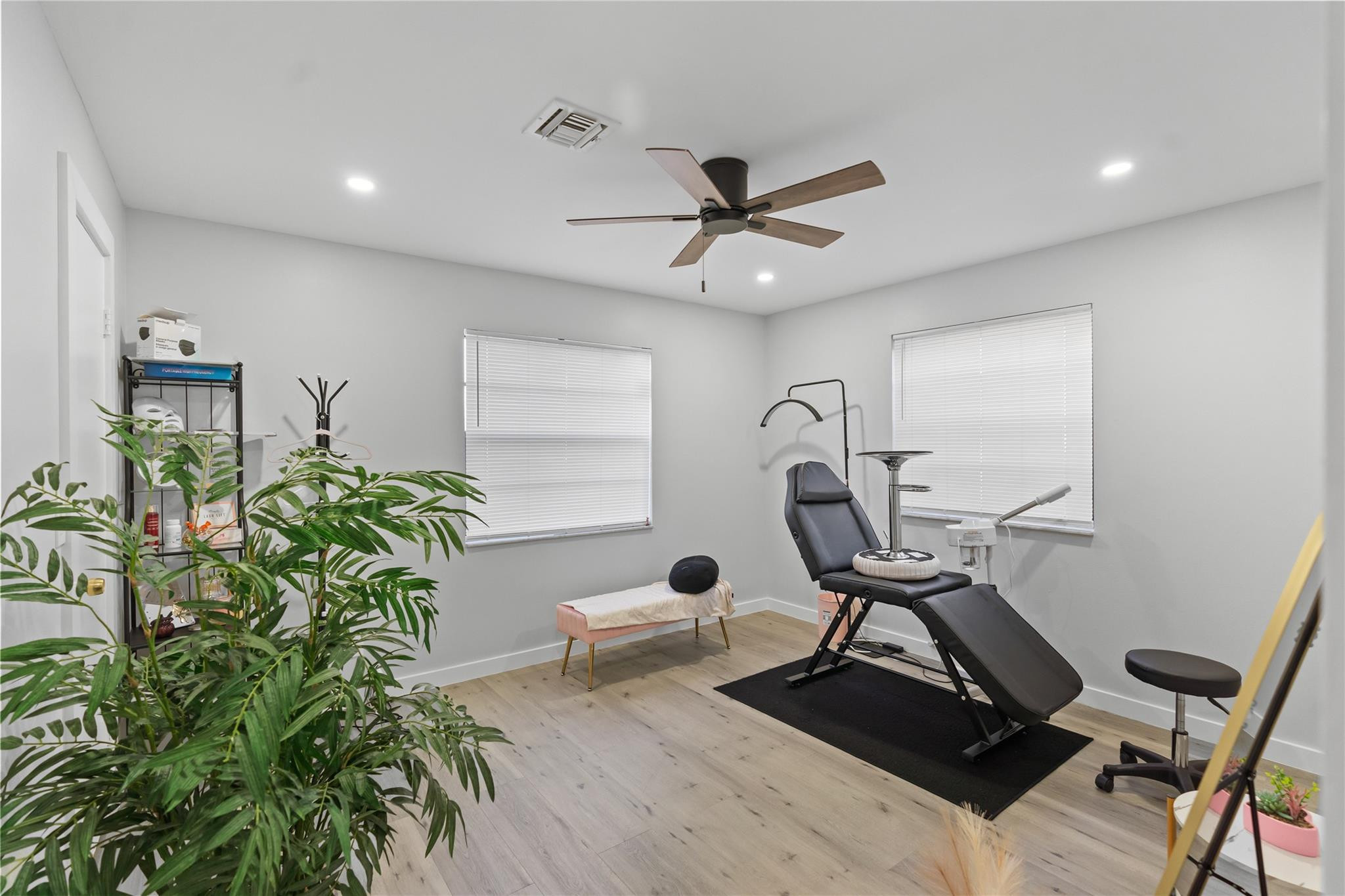 UNIVERSITY CLUB CONDO - Residential