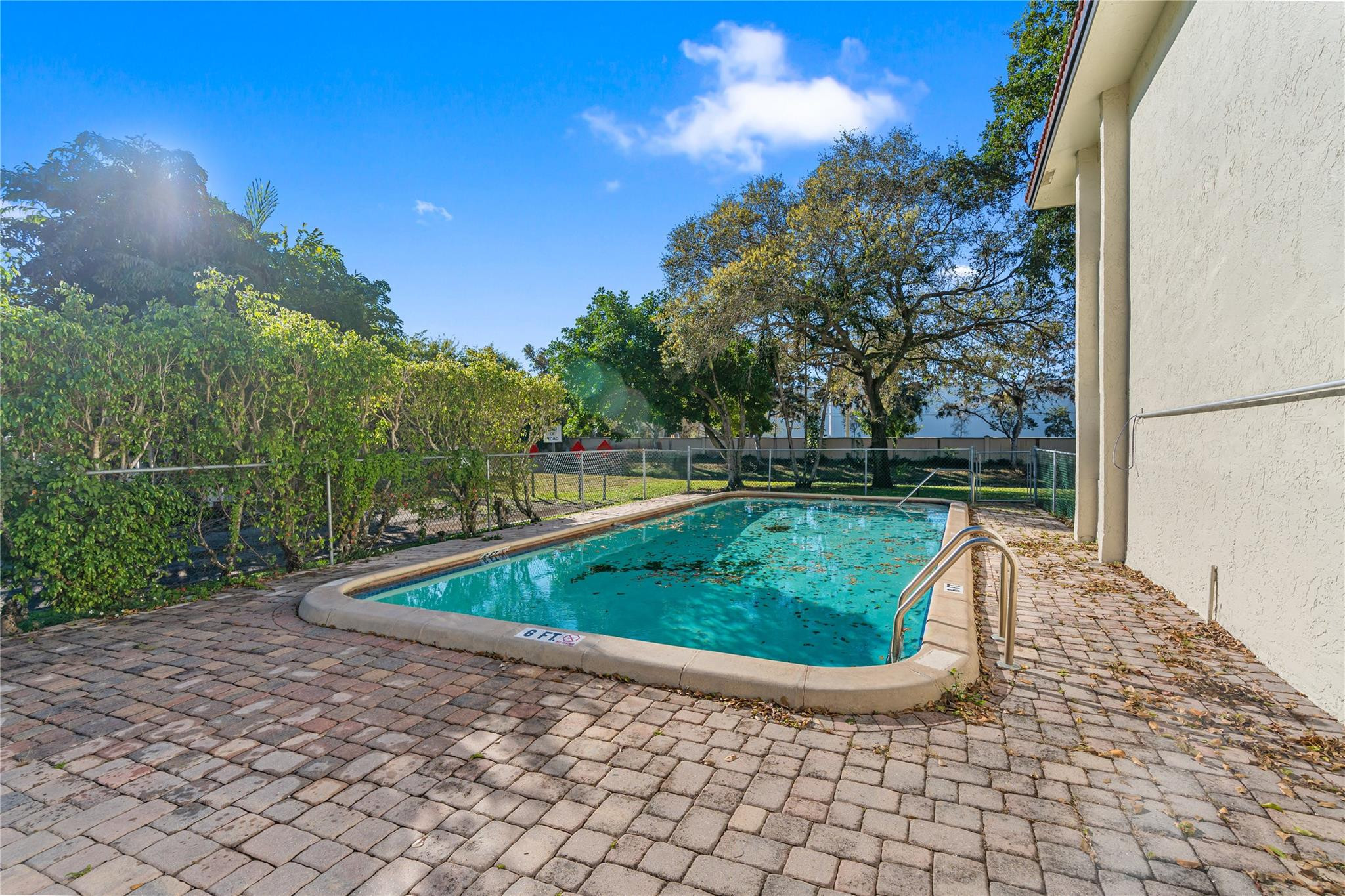 UNIVERSITY CLUB CONDO - Residential