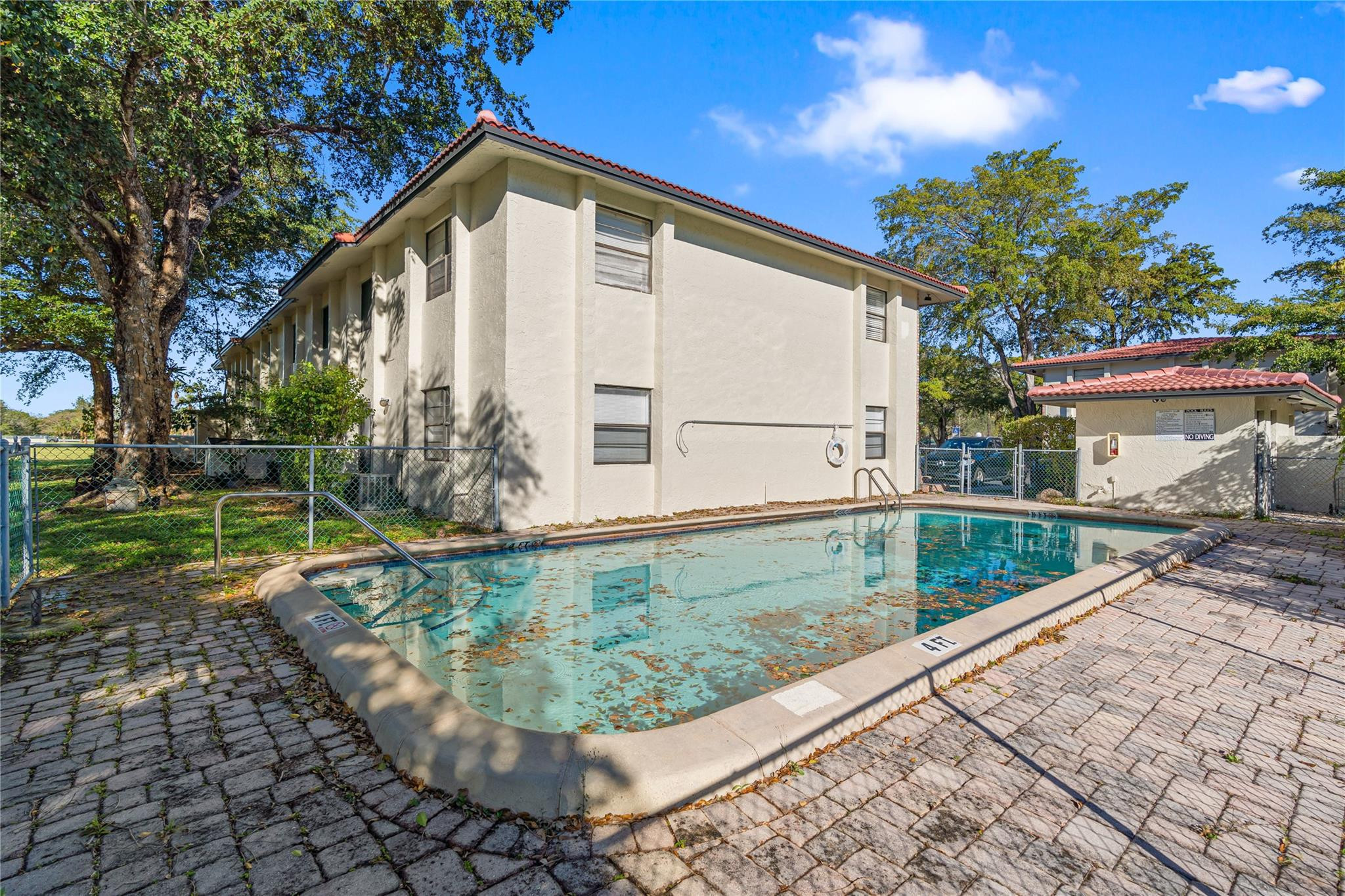 UNIVERSITY CLUB CONDO - Residential