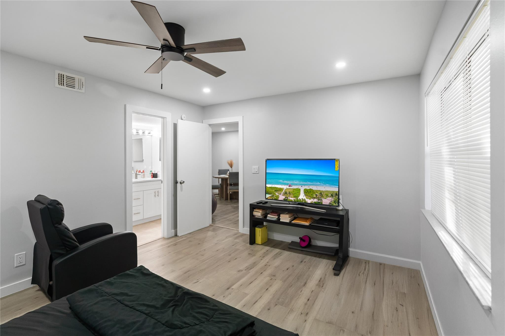 UNIVERSITY CLUB CONDO - Residential