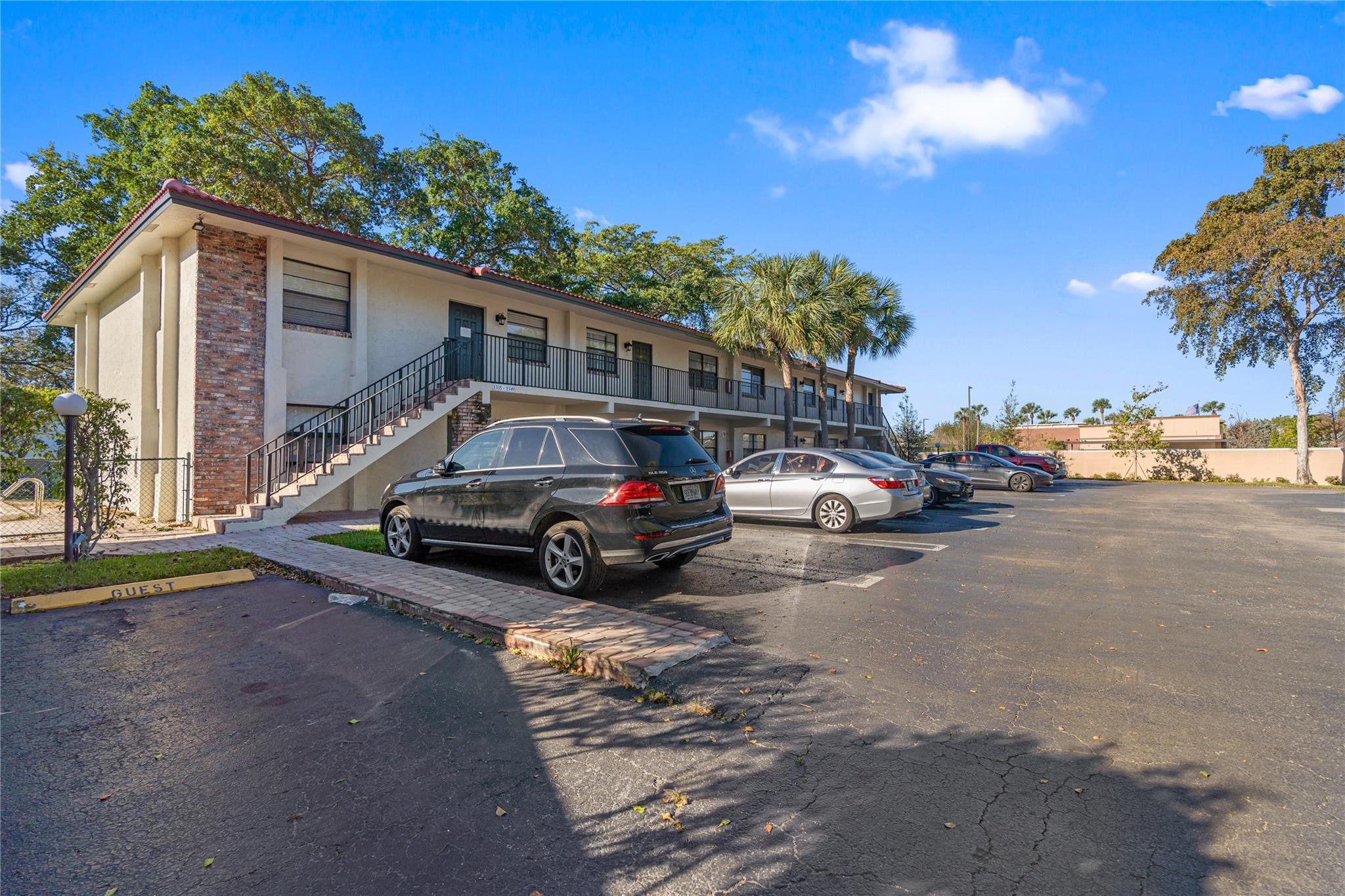 UNIVERSITY CLUB CONDO - Residential