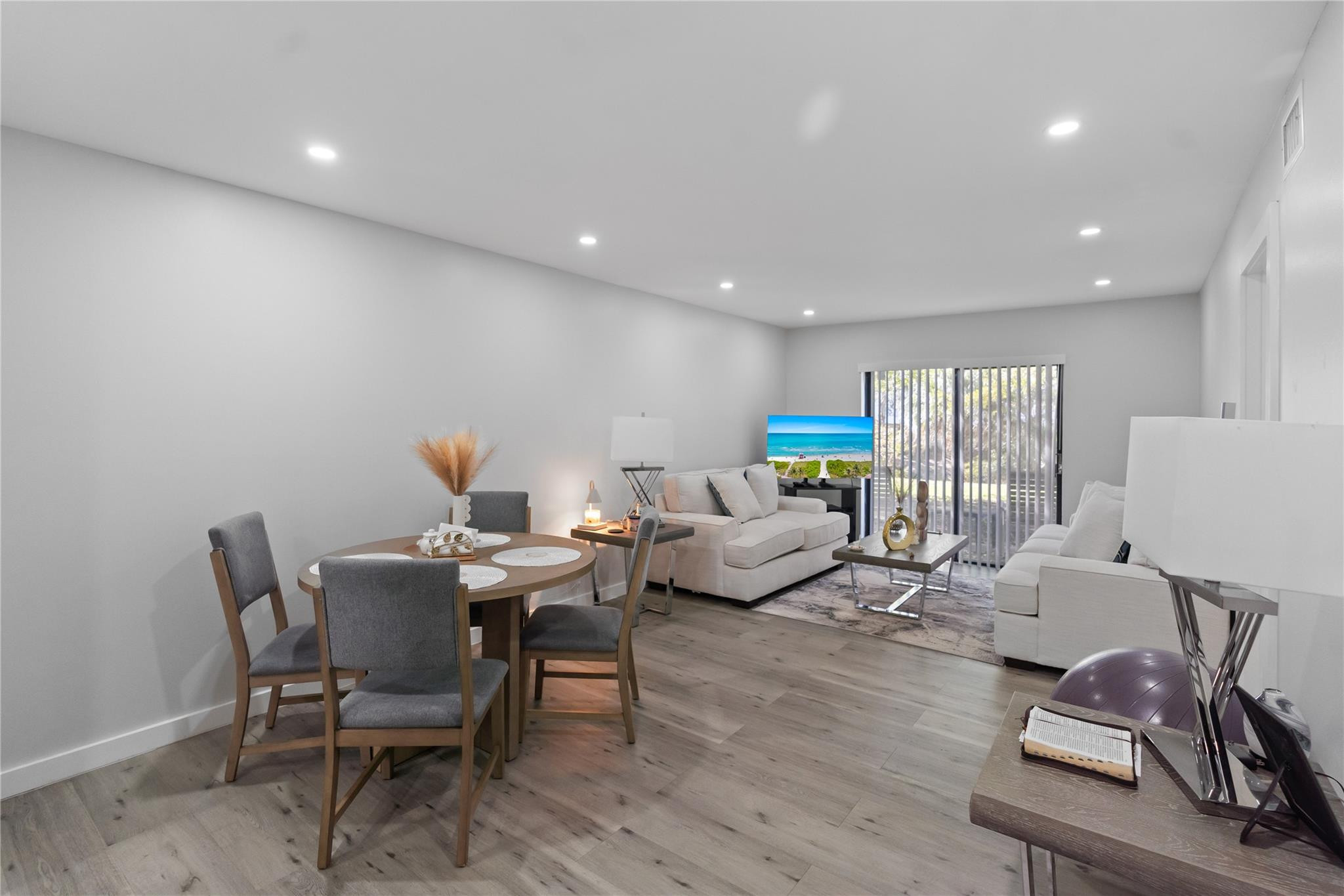 UNIVERSITY CLUB CONDO - Residential