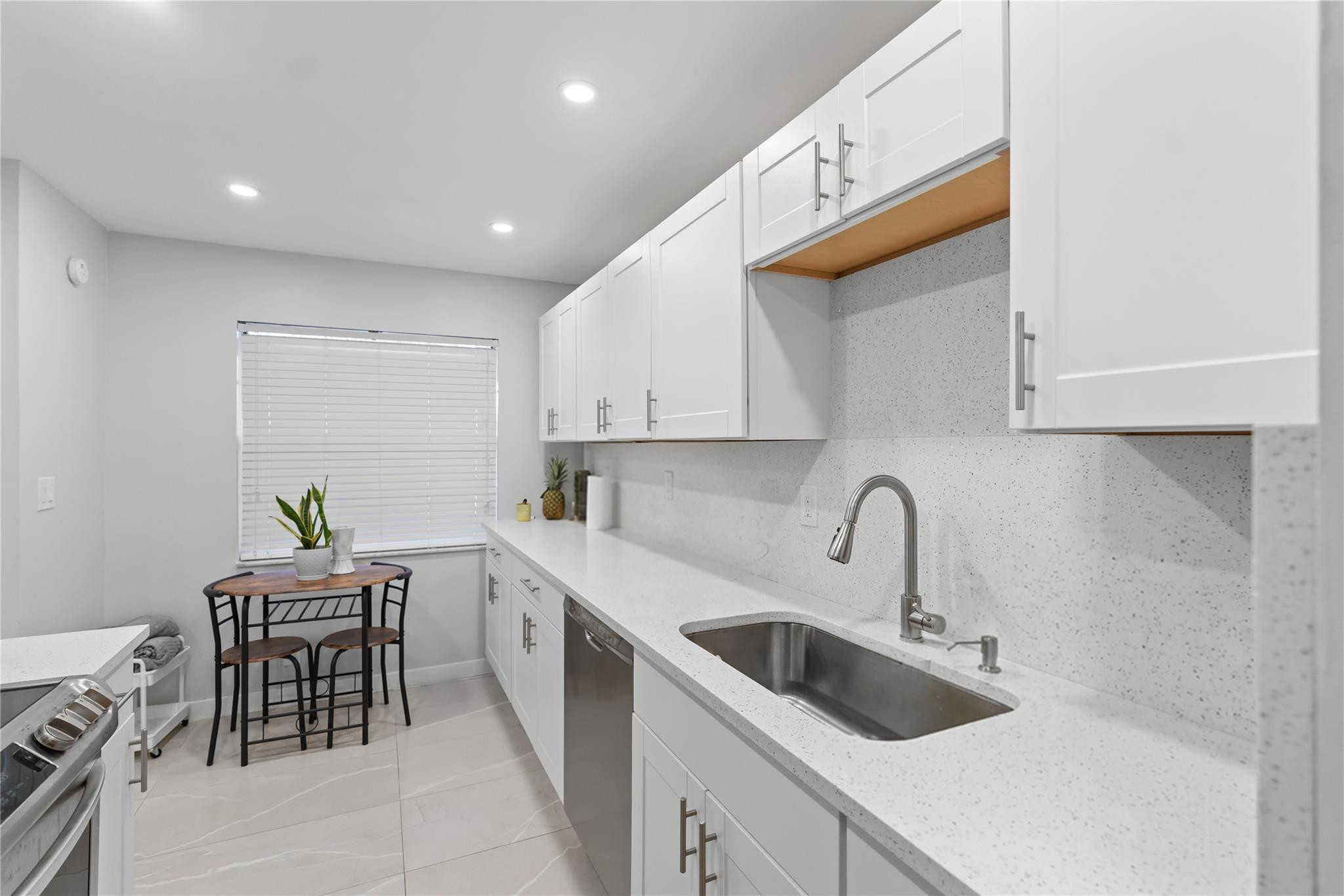 UNIVERSITY CLUB CONDO - Residential