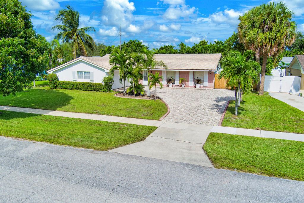 Photo of 531 Harbour Road, North Palm Beach, FL 33408 (MLS # R10930387)