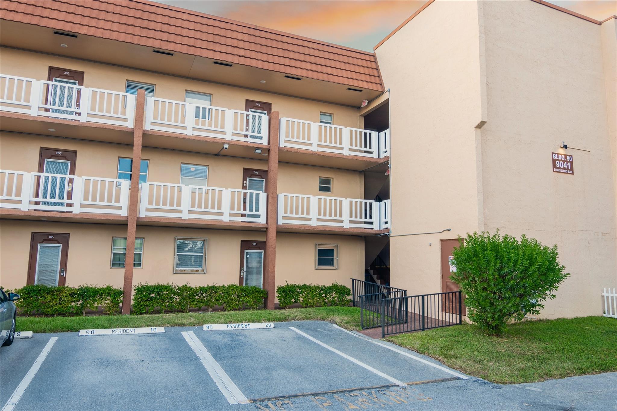 Sunrise Lakes III - Residential