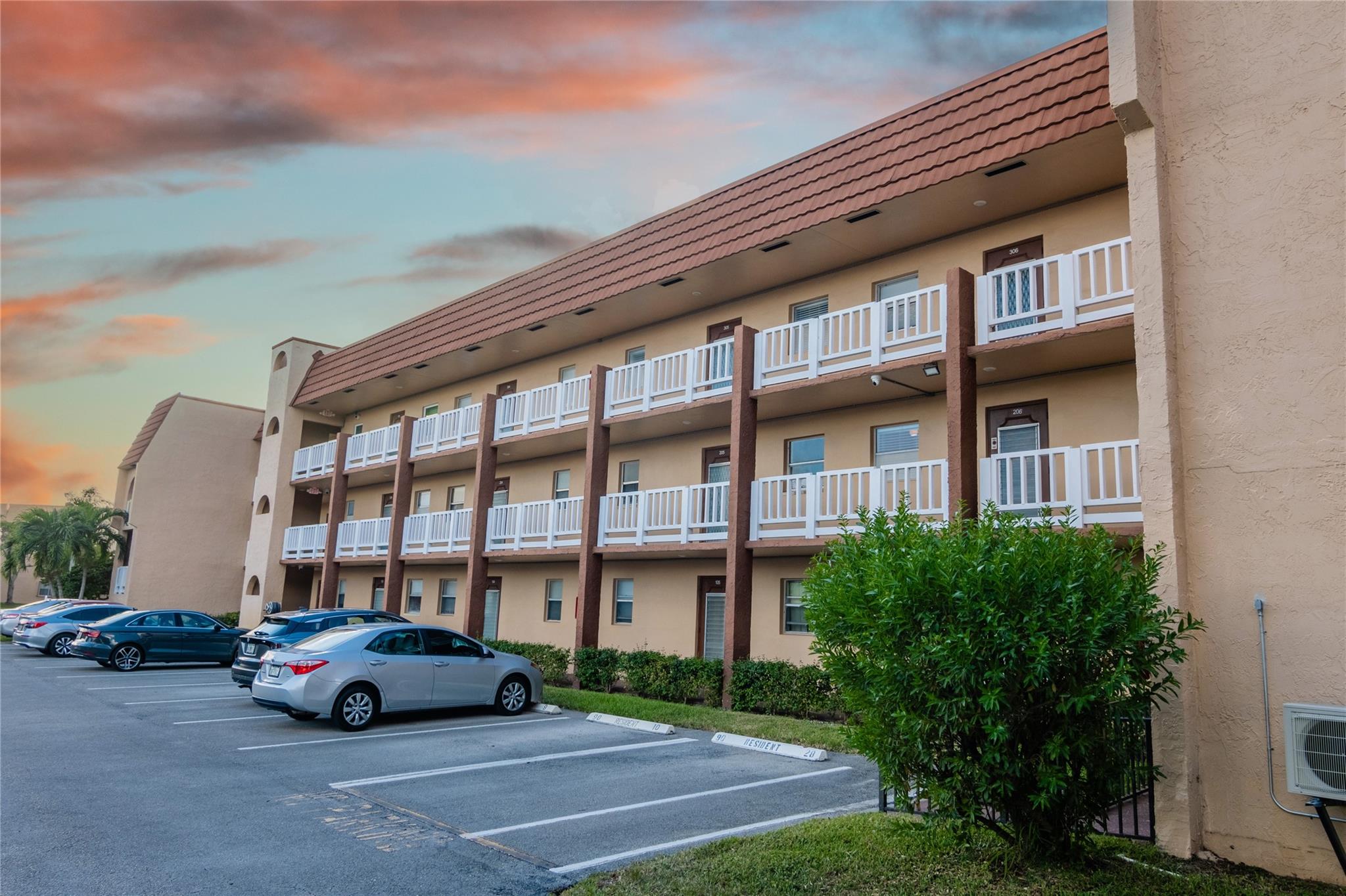 Sunrise Lakes III - Residential