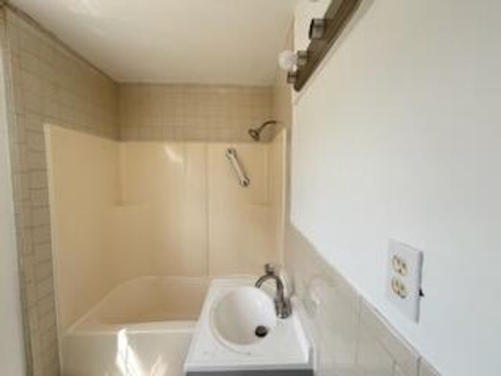 Photo of 161 SW 6th Ct Court SW, Vero Beach, FL 32962 (MLS # B26015051)