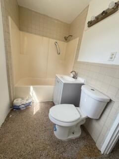 WHISPERING PALMS UNIT 1 - Residential Lease