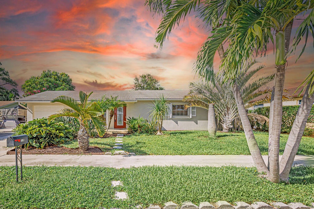 Photo of 1750 16TH Avenue N, Lake Worth Beach, FL 33460 (MLS # B26073174)