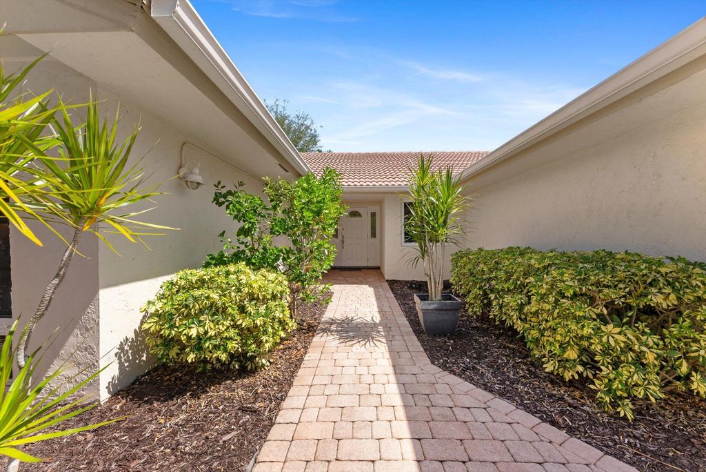 Photo of 6858 Villas Drive W, Boca Raton, FL 33433 (MLS # R11112070)