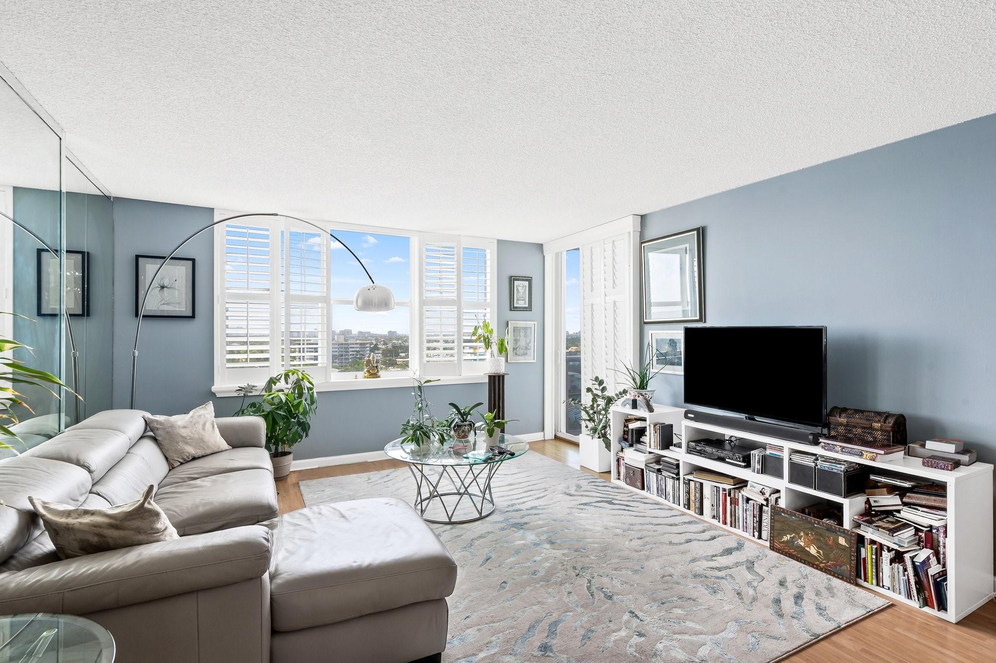 4000 monthly. 1 yr lease minimum.