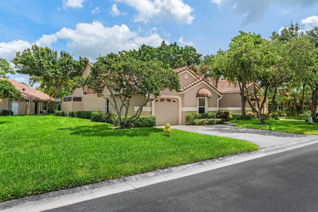 Photo of 2201 HEATHER RUN Terrace, Palm Beach Gardens, FL 33418 (MLS # B26059036)