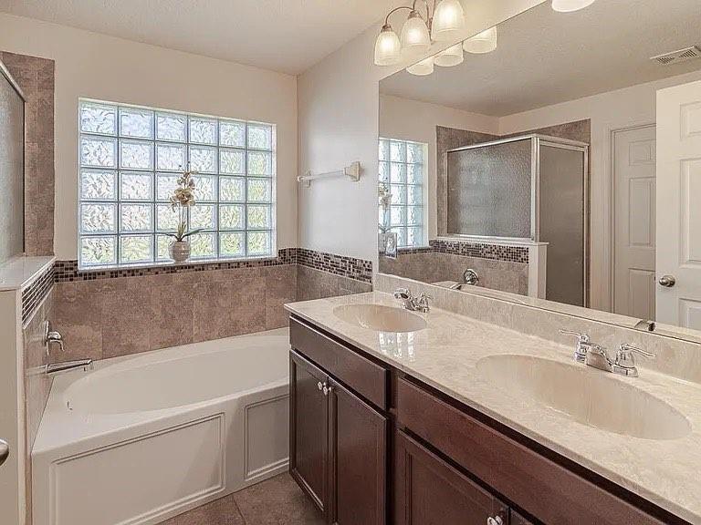 Palm Breezes Club - Residential