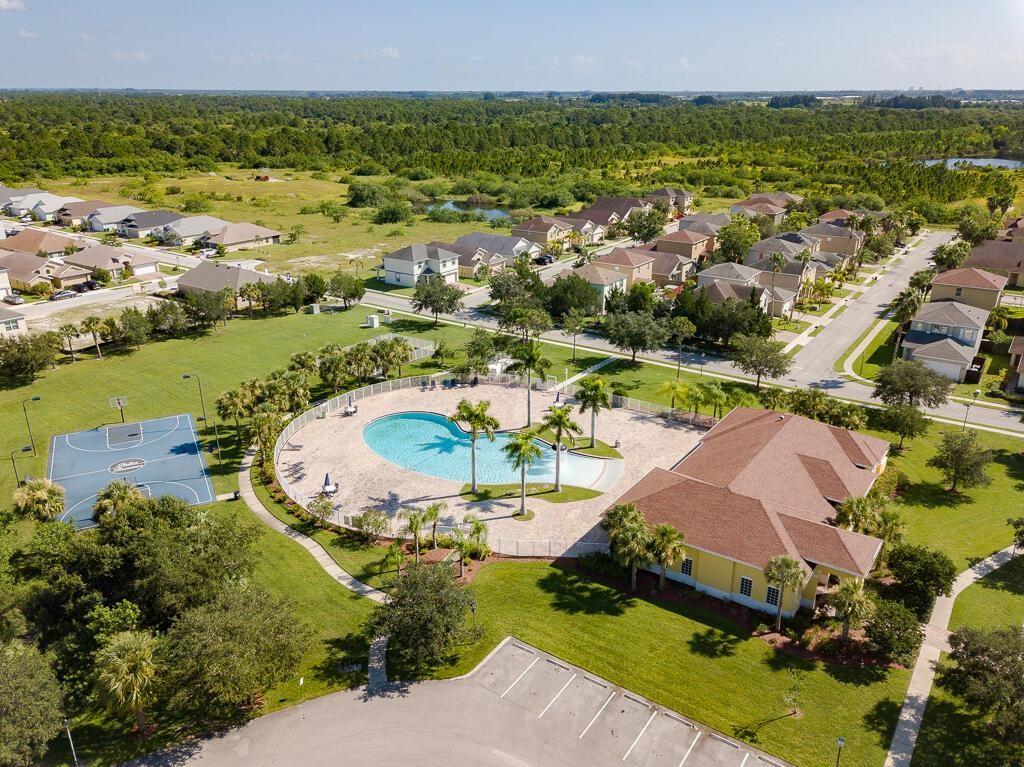 Palm Breezes Club - Residential