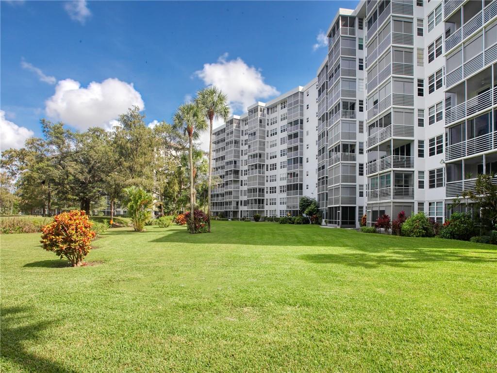 Palm-Aire Country Club - Residential