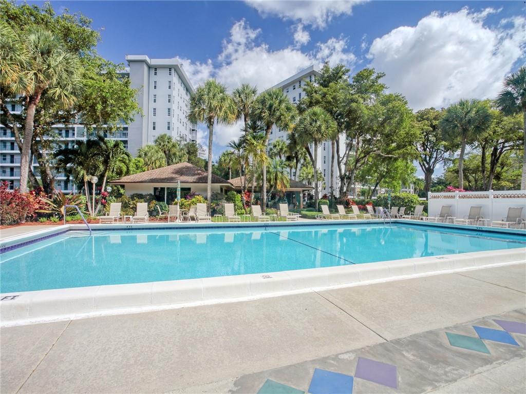 Palm-Aire Country Club - Residential
