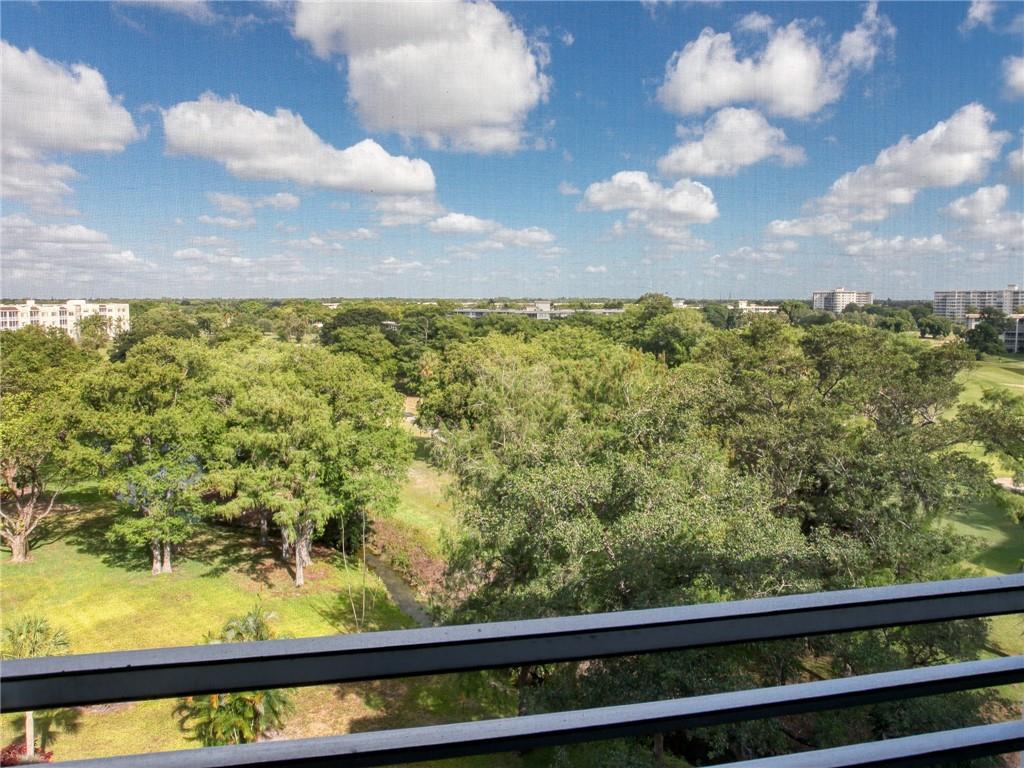 Palm-Aire Country Club - Residential