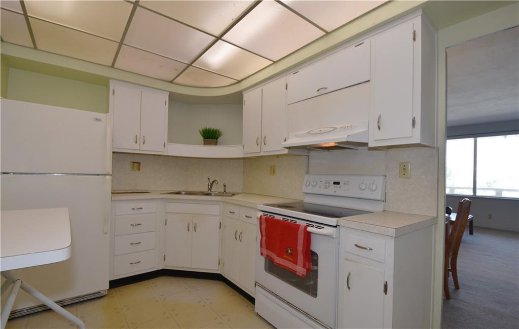 CORAL RIDGE TOWERS SOUTH - Residential