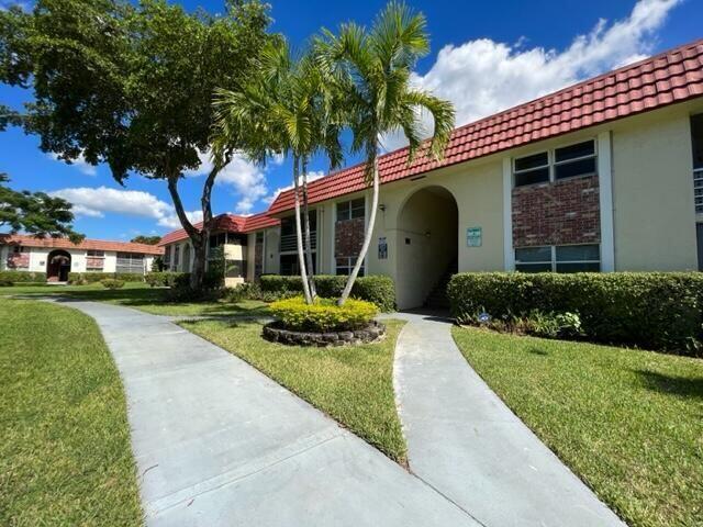 55+ BUILDING!!! BEAUTIFUL 2/2 UPDATED APARTMENT ON THE 1ST FLOOR, OPEN FLOOR PLAN WITH A BEAUTIFUL KITCHEN GRANITE COUNTERTOPS, TILES AND LAMINATE FLOORING!!! WATER AND BASIC CABLE INCLUDED IN THE PRICE! 55+ BUILDING, AT LEAST ONE RESIDENT OVER THE AGE OF 55 MUST BE OCCUPYING THE UNIT. NO OCCUPANTS UNDER THE AGE OF 18 ARE ALLOWED. NO PETS ALLOWED.