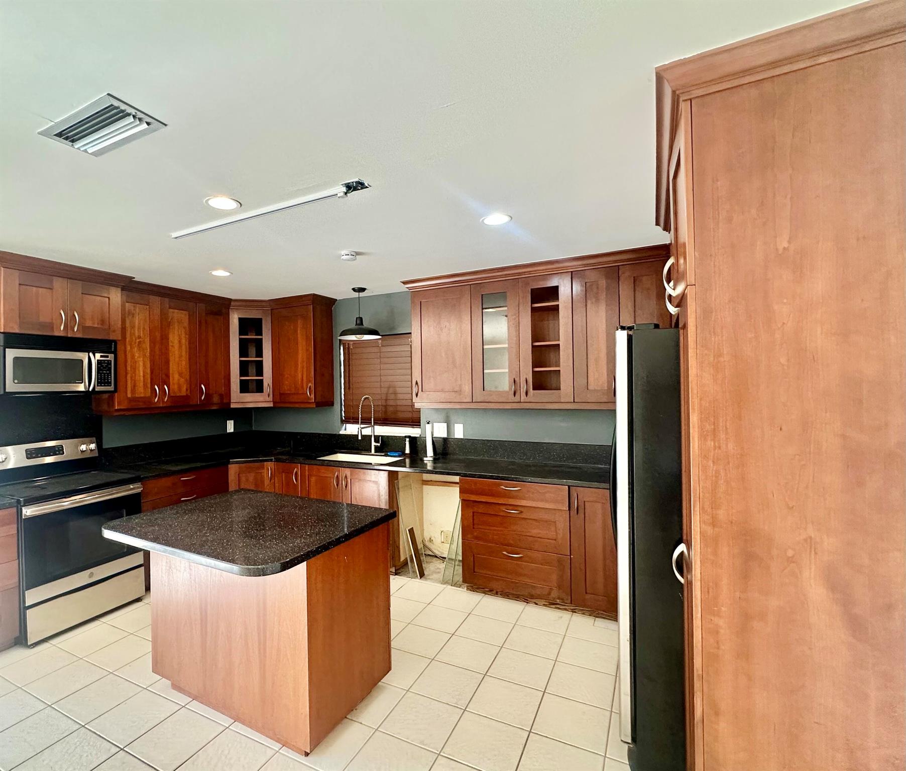 View photos, virtual tours, details... 2030 Bonnie Street