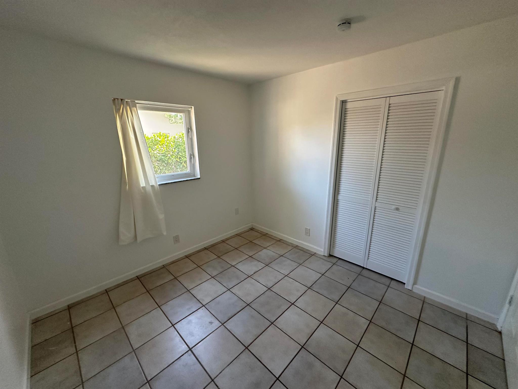 PARADISE PALMS UNIT 4 - Residential Lease