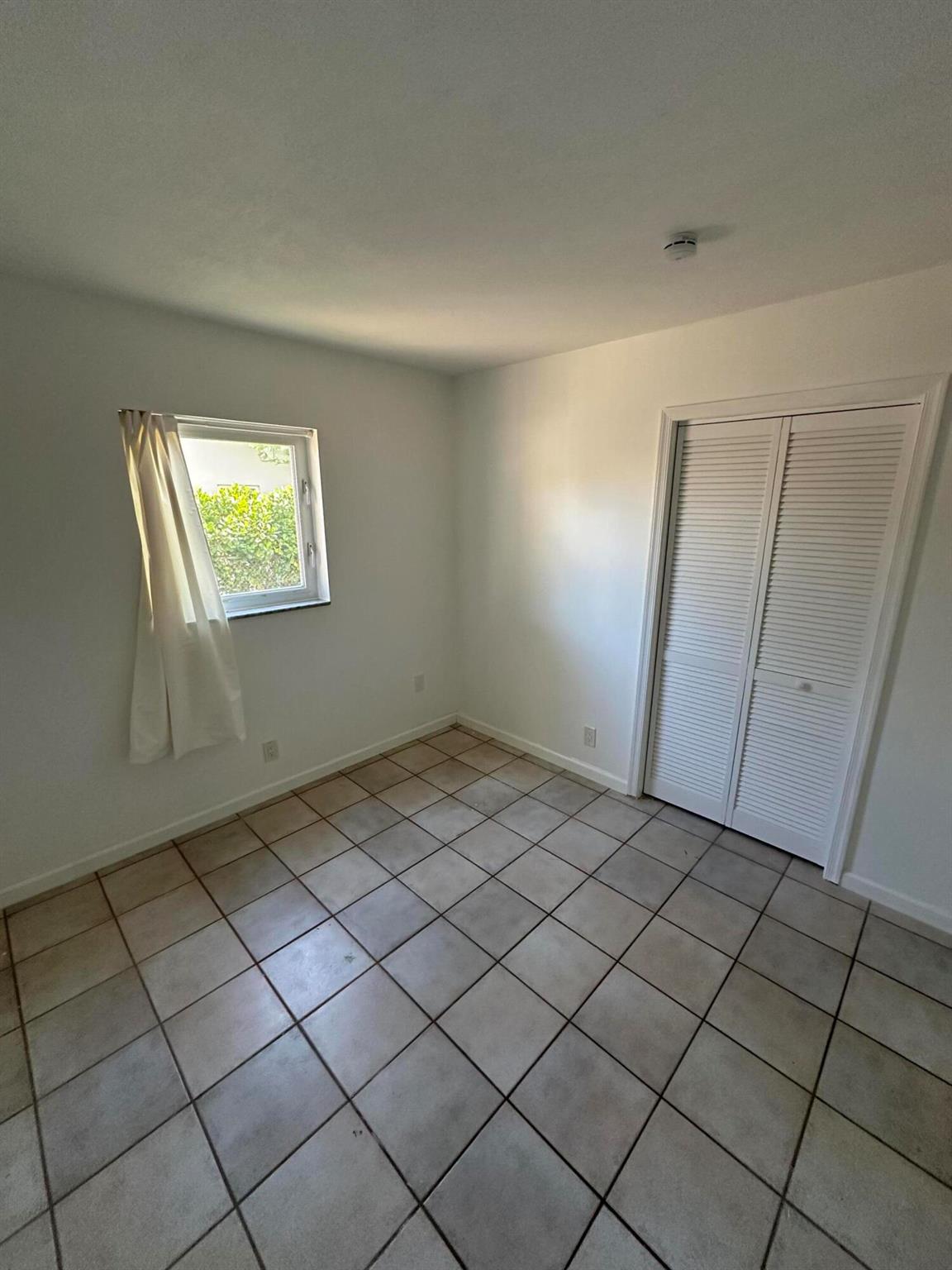 PARADISE PALMS UNIT 4 - Residential Lease