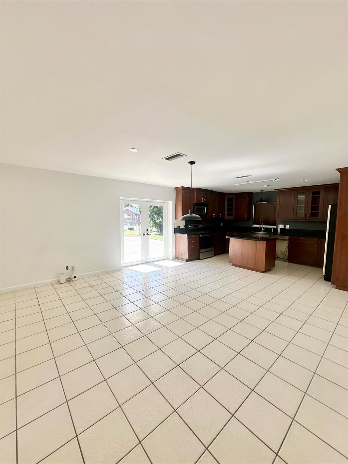 View photos, virtual tours, details... 2030 Bonnie Street