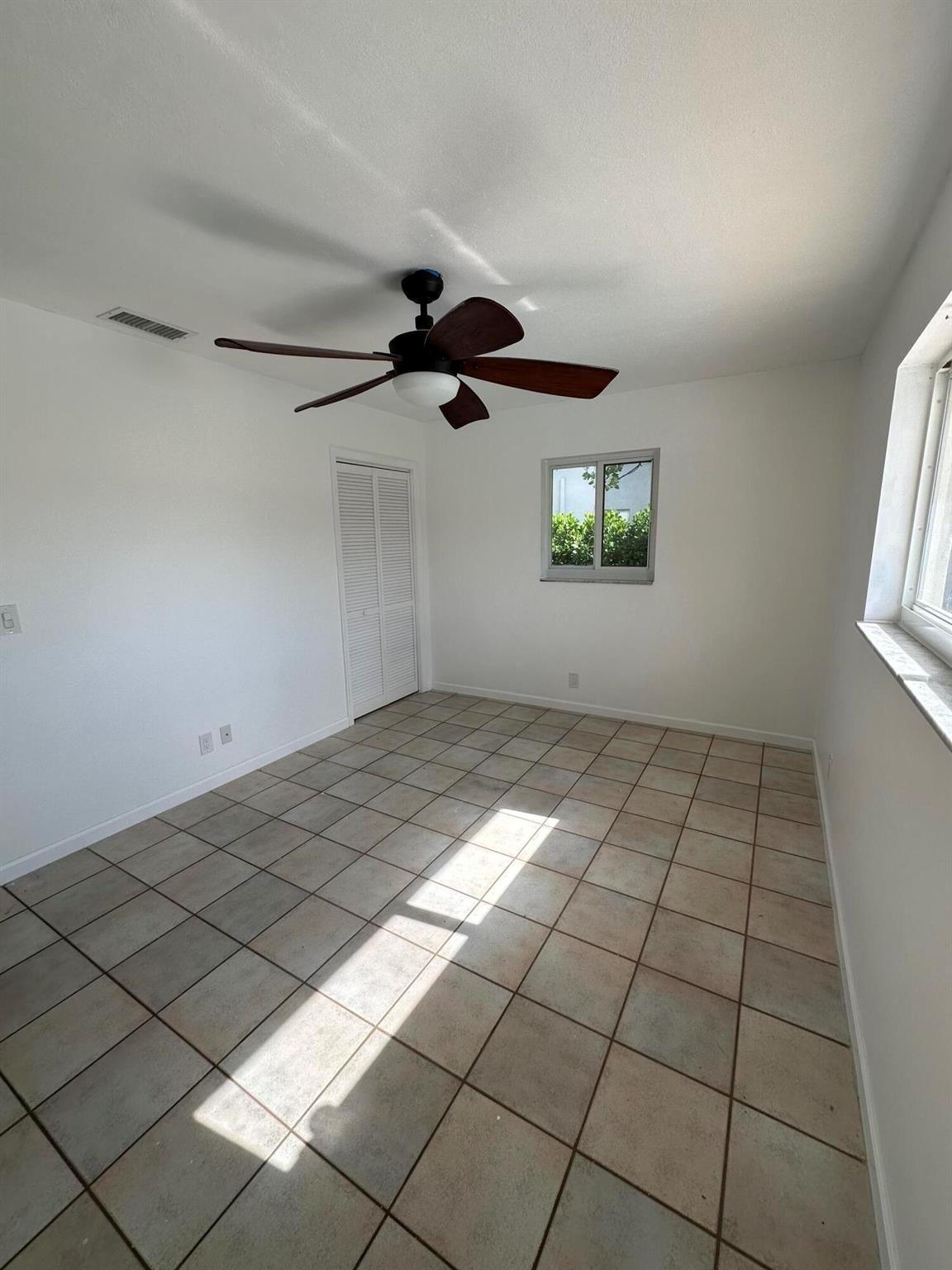 PARADISE PALMS UNIT 4 - Residential Lease