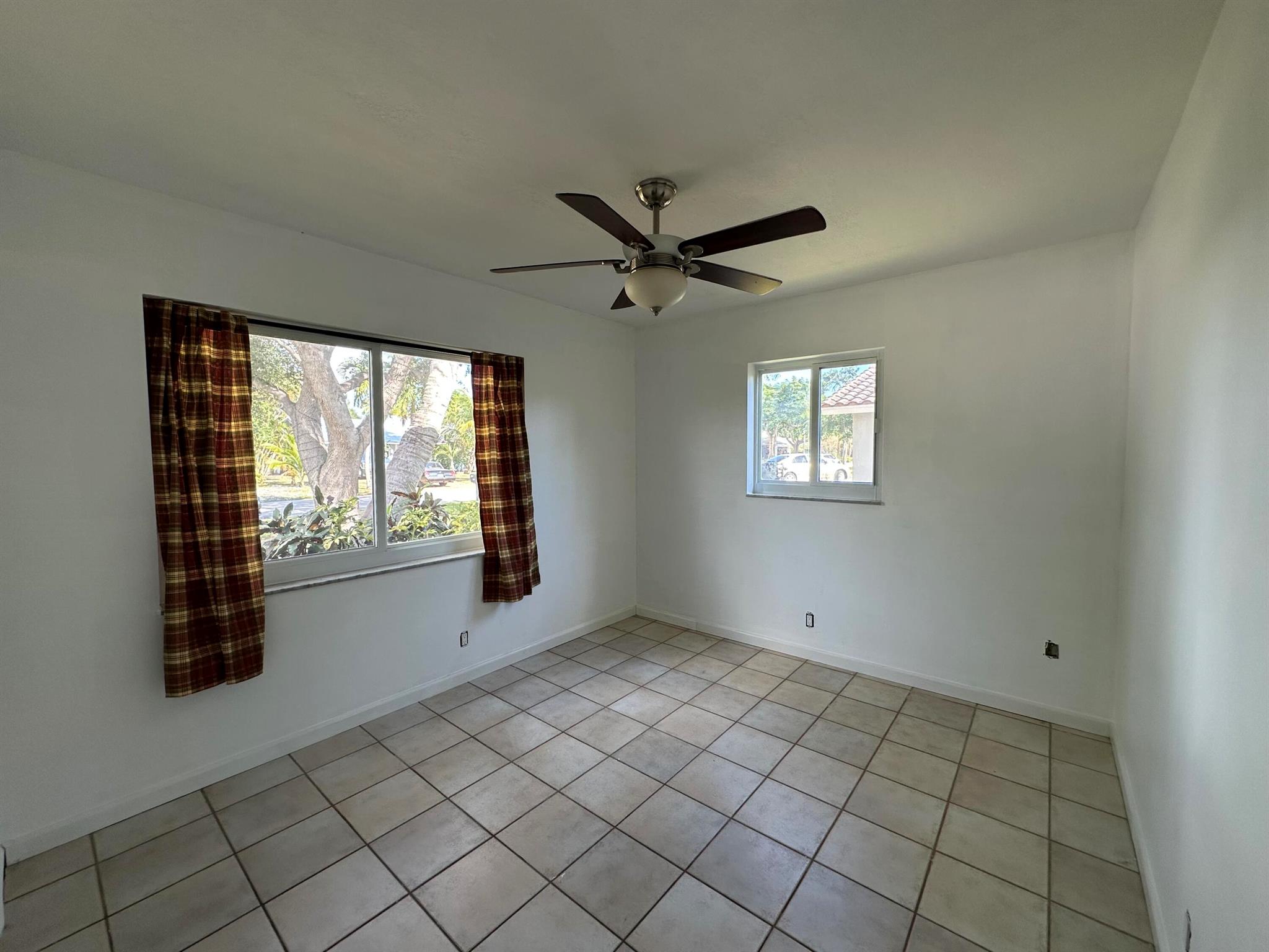 PARADISE PALMS UNIT 4 - Residential Lease