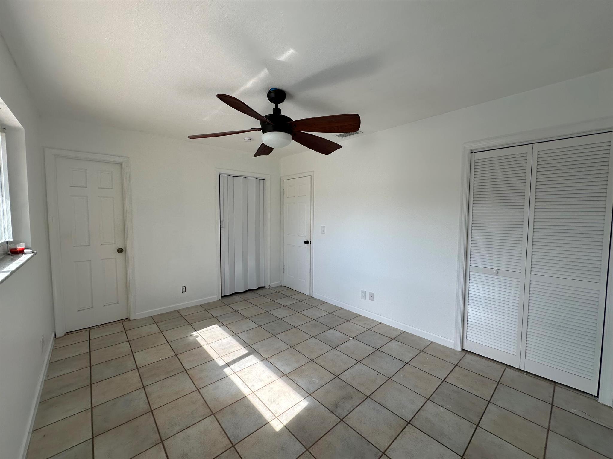 PARADISE PALMS UNIT 4 - Residential Lease