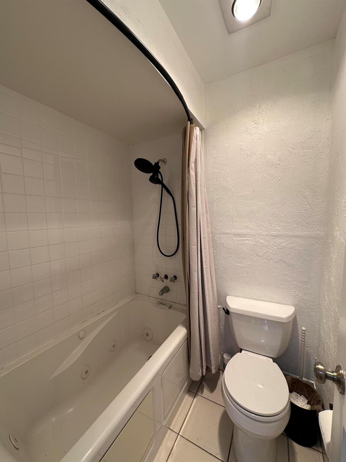 PARADISE PALMS UNIT 4 - Residential Lease