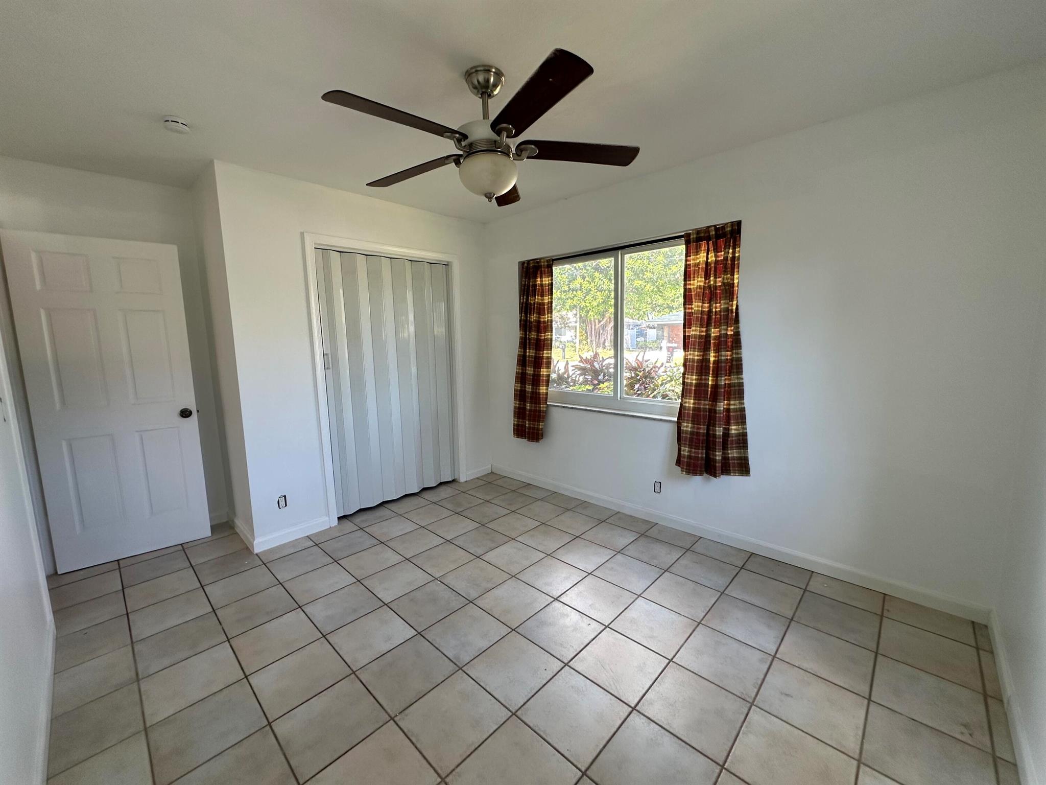 PARADISE PALMS UNIT 4 - Residential Lease