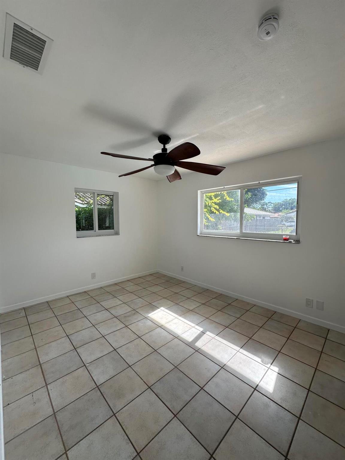 PARADISE PALMS UNIT 4 - Residential Lease