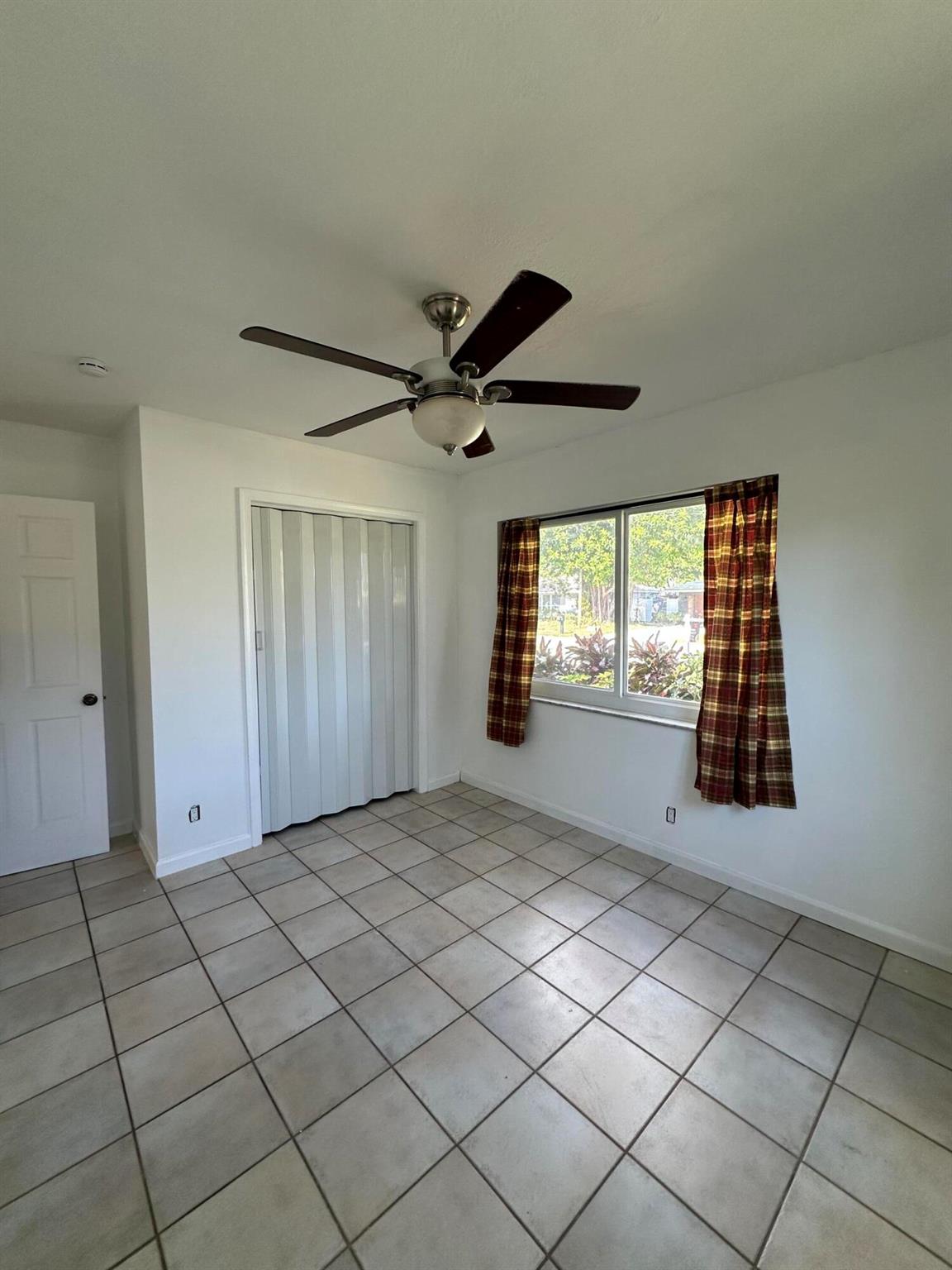 PARADISE PALMS UNIT 4 - Residential Lease