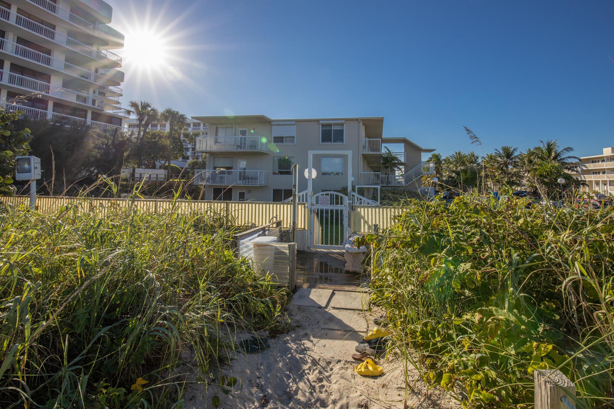 PALM BEACH WHITEHOUSE - Residential Lease
