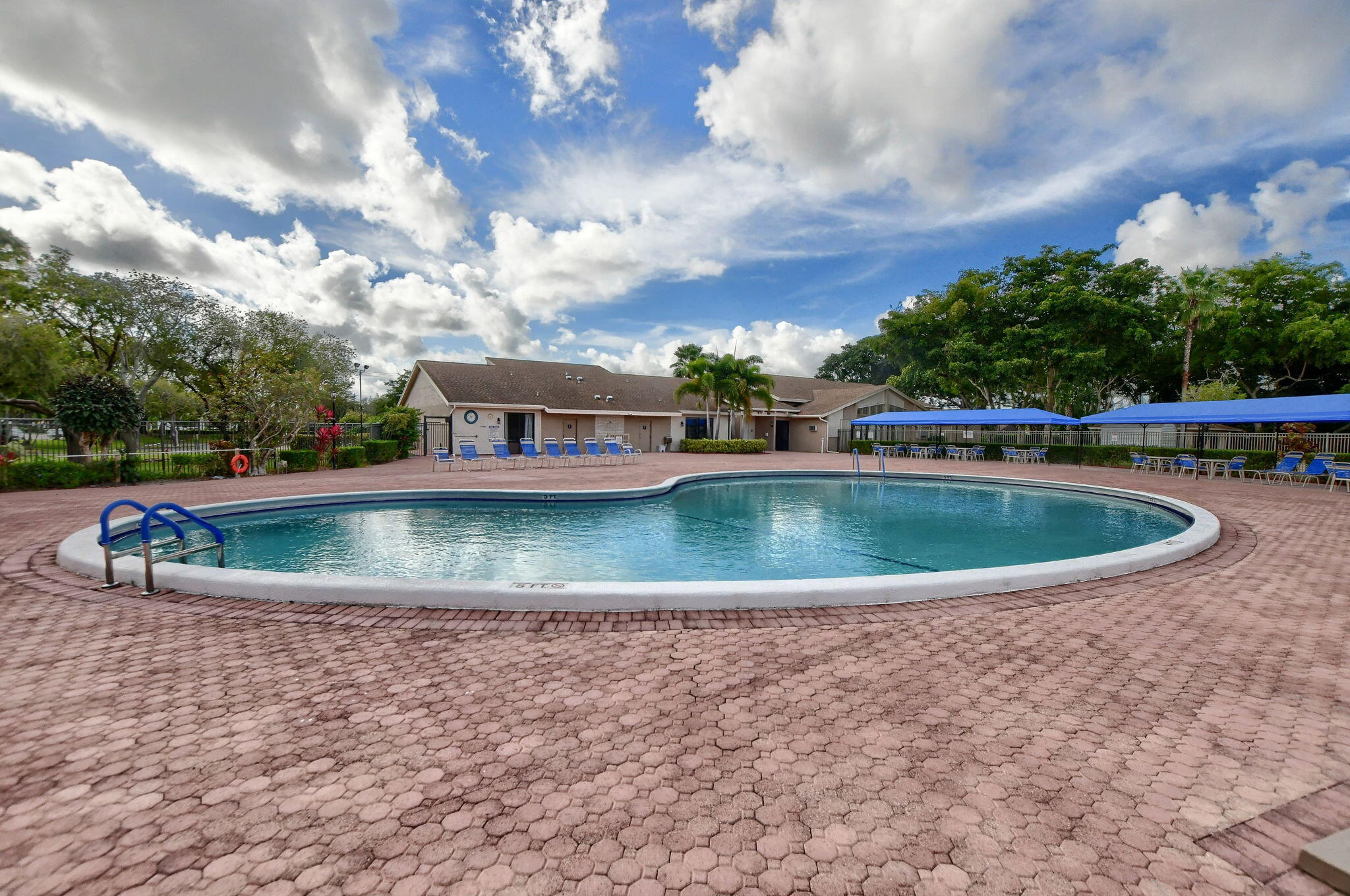 COCO WOOD LAKES SEC 3 - Residential