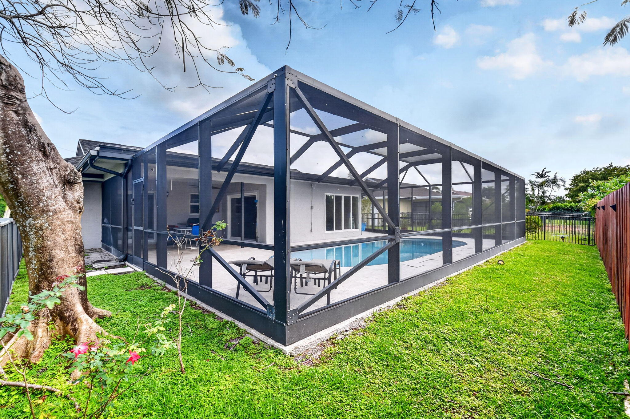 COCO WOOD LAKES SEC 3 - Residential