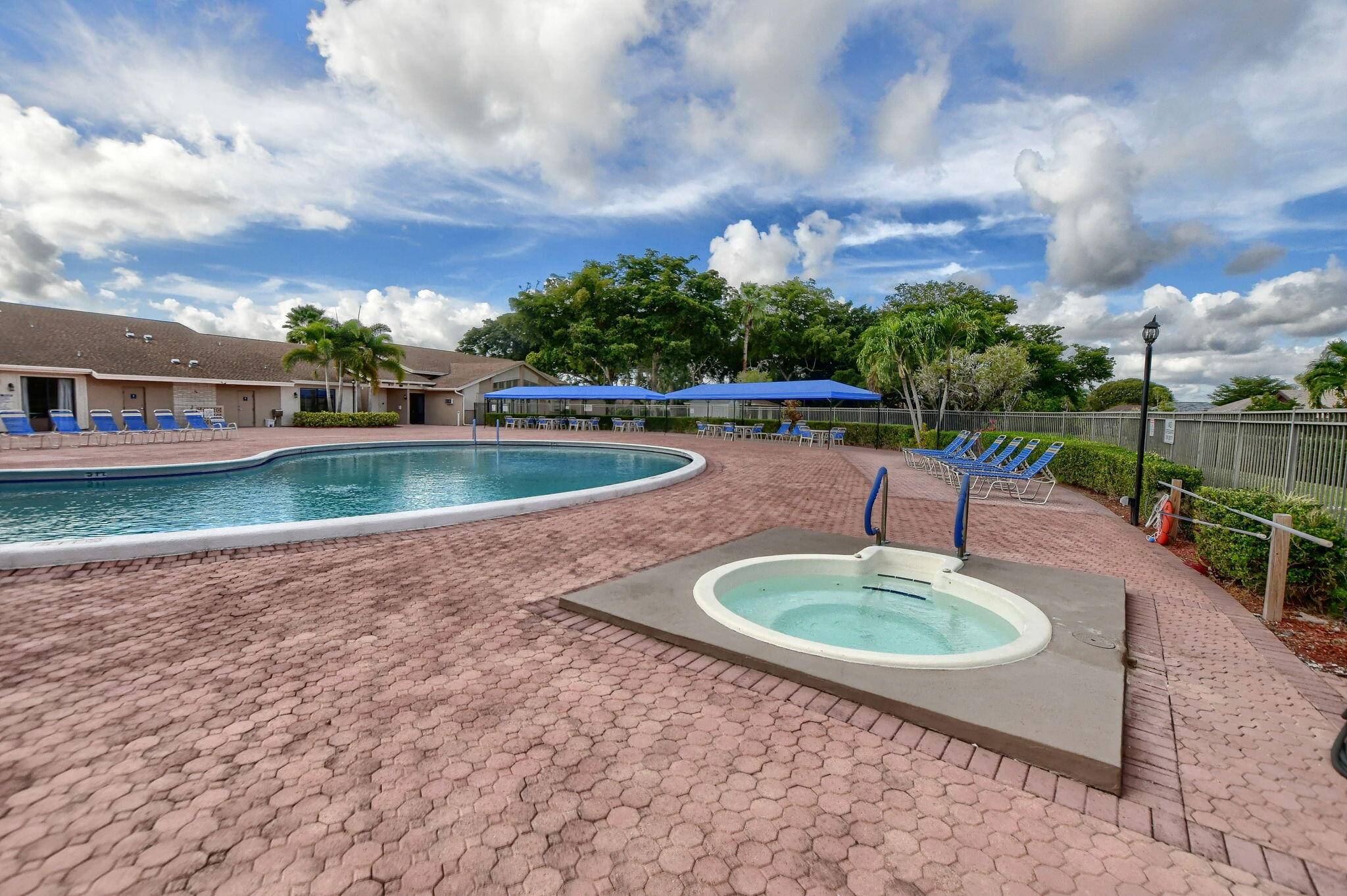 COCO WOOD LAKES SEC 3 - Residential